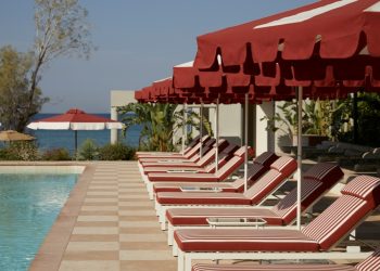 Poolside Reflections στην πισίνα των Αστεριών