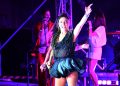 Έλενα Παπαρίζου: Όρθιο το Βεάκειο στο φινάλε του summer tour