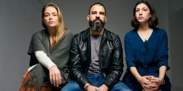 Τα κορίτσια δεν πρέπει να παίζουν ποδόσφαιρο: Συνέντευξη με το θίασο
