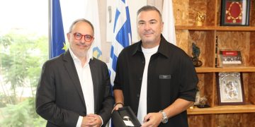 Η Κύπρος τίμησε τον Αντώνη Ρέμο