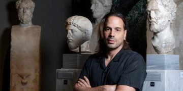 Μάνος Καρατζογιάννης: Η καρδιά μου χτυπά για το θέατρο
